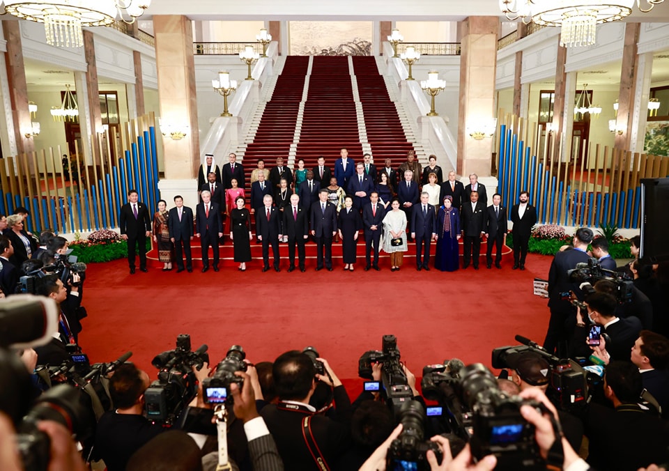 ПУТИН ХҮСЛЭЭ ШИВНЭЭД БЭЭЖИНД&nbsp;ОЧЛОО